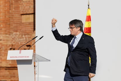 El expresidente catalán Carles Puigdemont, en su breve intervención en Arc de Triomf el 8 de agosto de 2024. 