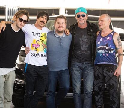 James Corden no siempre viaja con un solo compañero. Ese fue el caso cuando invitó a su espacio televisivo al grupo Red Hot Chili Peppers.