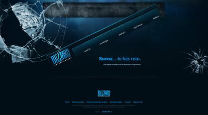 <p>"Enhorabuena, lo has roto", dice la página web de Blizzard, desarrolladora y distribuidora de videojuegos tan populares como 'Warcraft', 'Diablo' o 'Starcraft'. Cuando el usuario va a dar a <a href="http://eu.blizzard.com/es-es/sdlfkjdg" target="_blank">una página de la web que no existe</a>, la pantalla que le aparece no solo es llamativa por ese mensaje que deposita las culpas en el visitante, sino por su aspecto: la página aparece efectivamente rota, simulando una pantalla de ordenador astillada y con el menú principal torcido, como quien le ha dado un martillazo. Lo mejor de todo es que el menú, aún torcido, sigue funcionando normalmente. Un gran ejemplo de diseño al servicio del humor.</p>