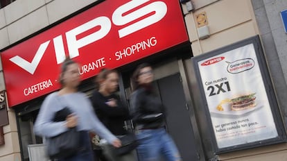 Cafetería y restaurante Vips en la Gran Vía de Madrid. 