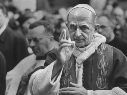 El papa Pablo VI oficia una misa en la basílica de Santa Sabina, en Roma, alrededor de 1970.
