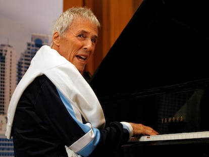 El compositor Burt Bacharach, en una actuación en Sídney en 2007.