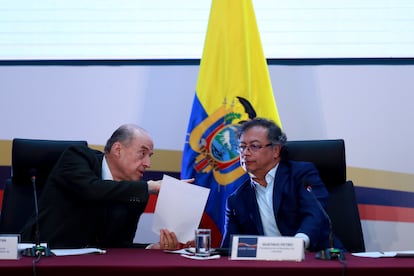 Álvaro Leyva y Gustavo Petro, en Tulcán, Ecuador, el 31 de enero de 2023.