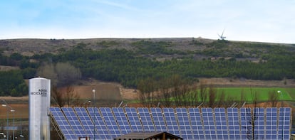 Paneles solares y sistema Waterloop de agua reciclada en la fábrica de L’Oréal España en Burgos.
