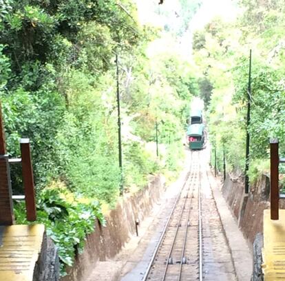 funicular que lleva hasta la cima del cerro del cerro de San Cristóbal.