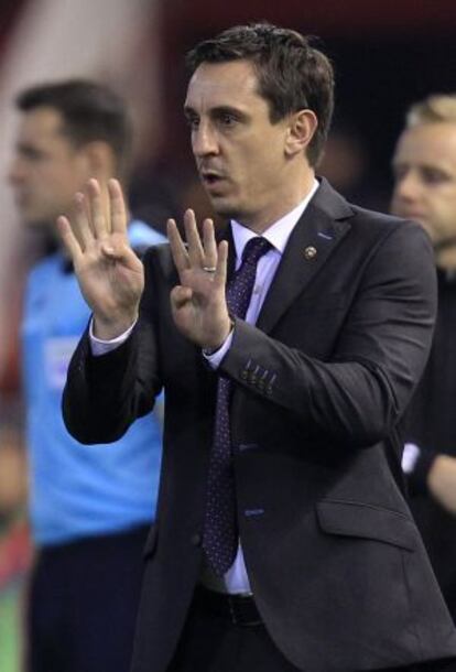 Gary Neville, durante el encuentro.