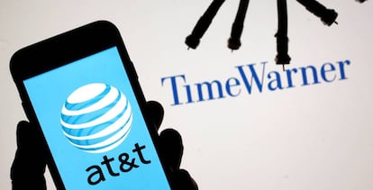 Logotipos de AT&T y Time Warner.