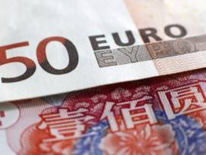Fotografía de billetes de euro y el yuan en Shanghai (China). EFE/Archivo