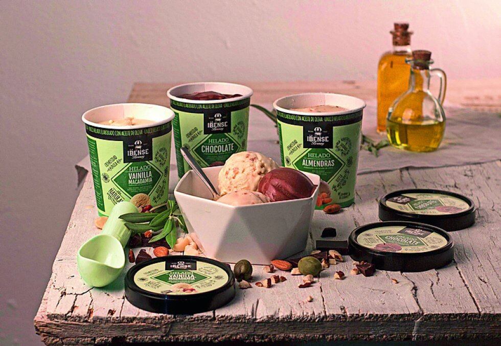 Uno de los nuevos productos, el helado de aceite de oliva, que La Ibense sacó al mercado en 2019.