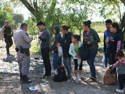 Solicitantes de asilo centroamericanos en Los Ebanos, Texas.