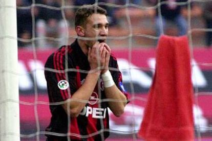 Shevchenko se lamenta por un fallo.