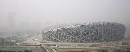 El Estadio Nacional chino cubierto de polución