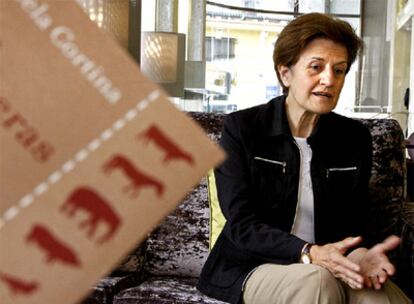 La catedrática Adela Cortina, autora de <i>Las fronteras de la persona,</i> en un hotel de Valencia.