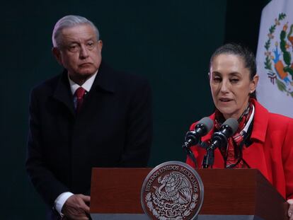 López Obrador y Claudia Sheinbaum en una conferencia de prensa, en 2021.