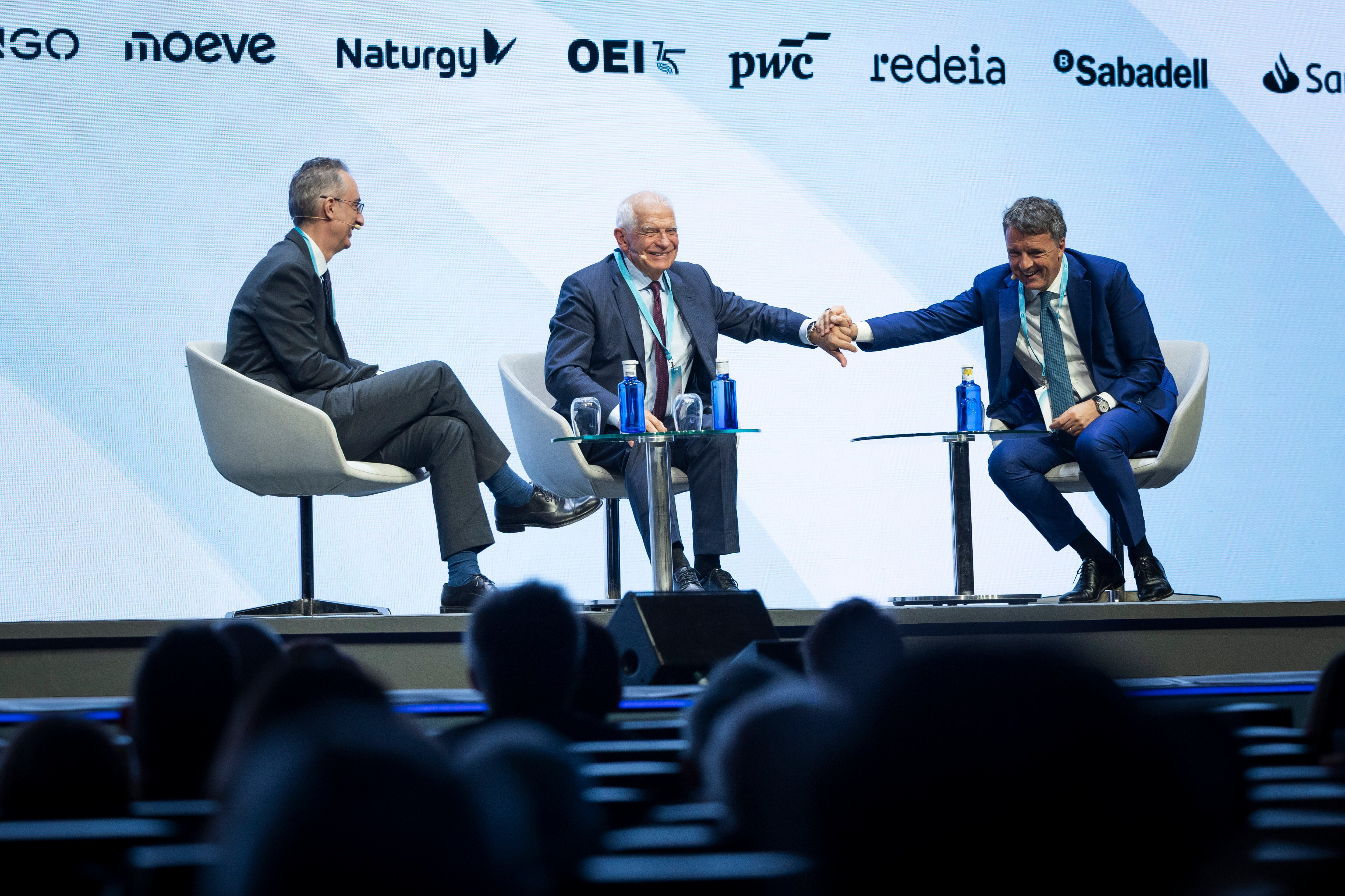 Mesa redonda 'Quo vadis Europa', con la participación de Josep Borrell, ex alto representante de la UE para Asuntos Exteriores y Política de Seguridad y exvicepresidente de la Comisión Europea, Matteo Renzi, ex primer ministro de Italia, y Andrea Rizzi, corresponsal de Asuntos Globales de EL PAÍS.