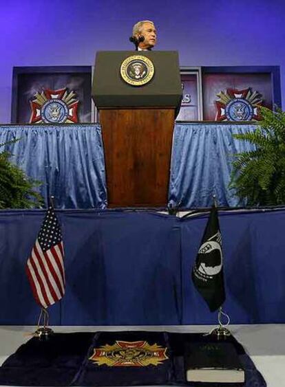 El presidente Bush se dirige al congreso de veteranos en Kansas City.