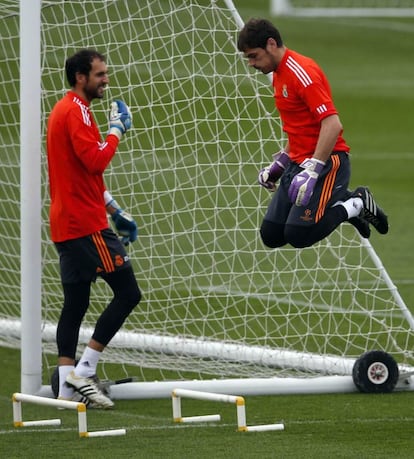 Casillas con Diego Lopez durante el entrenamiento en Valdebebas.