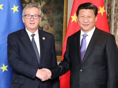 El presidente chino Xi Jingping y el presidente de la Comisión Europea, Jean Claude Juncker, en la reunión del G20 en Australia.