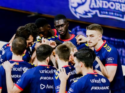 Los jugadores del Morabanc Andorra, antes de un partido de Liga. acbphoto