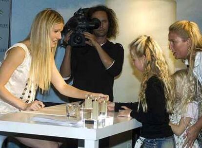 Gwyneth Paltrow, ayer, en unos grandes almacenes de Barcelona durante una campaña de publicidad de un perfume.