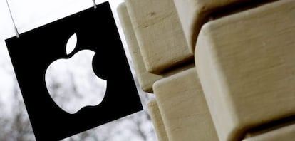 Logo de Apple en una tienda.