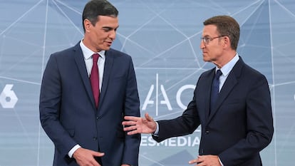 Pedro Sánchez, y Alberto Núñez Feijóo, antes del debate del lunes en Atresmedia.