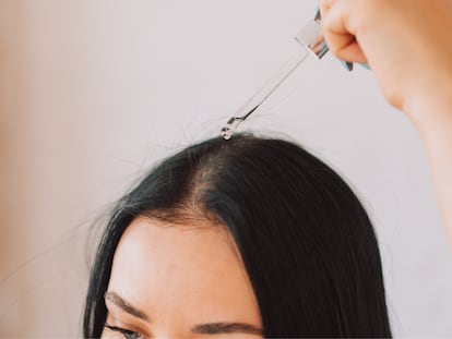 Es importante hidratar y mantener cuidado el cuero cabelludo para lucir un cabello sano y fuerte. GETTY IMAGES.