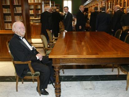 Fernando Fernán-Gómez, en la Real Academia el día de la toma de posesión de Luis Ángel Rojo en junio de 2003.