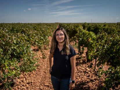 Cristina Monreal, agricultora de 23 años, en Tomelloso, Ciudad Real, Castilla la Mancha.