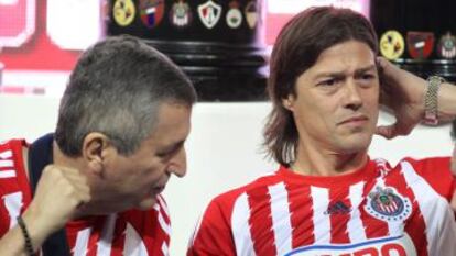 El presidente Vergara (i) y Matias Almeyda, en septiembre de 2015