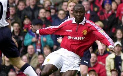 Andy Cole, en un partido en 2000.