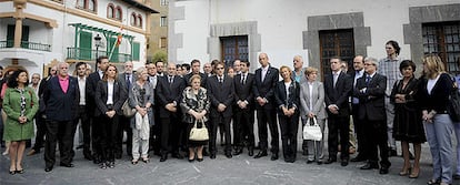 Ciudadanos y diversas autoridades han secundado los cinco minutos de silencio por la última vícitma de ETA celebrados en Arrigorriaga