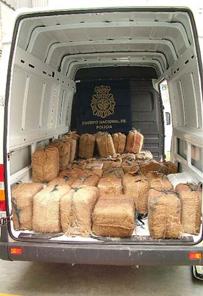 Interior de la furgoneta apresada en Tui con 1.000 kilos de cocaína.