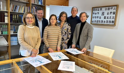 Los doctores de la actual Comisión Permanente de la Sociedad Española de Medicina Interna (SEMI). De izquierda a derecha, Montserrat Chimeno, vicepresidenta 1ª; Manuel Méndez, secretario general; Juana Carretero, presidenta; María Teresa Herranz, asesora de la presidenta; José M. Porcel, vicepresidente 2º, y Pablo Pérez, tesorero.