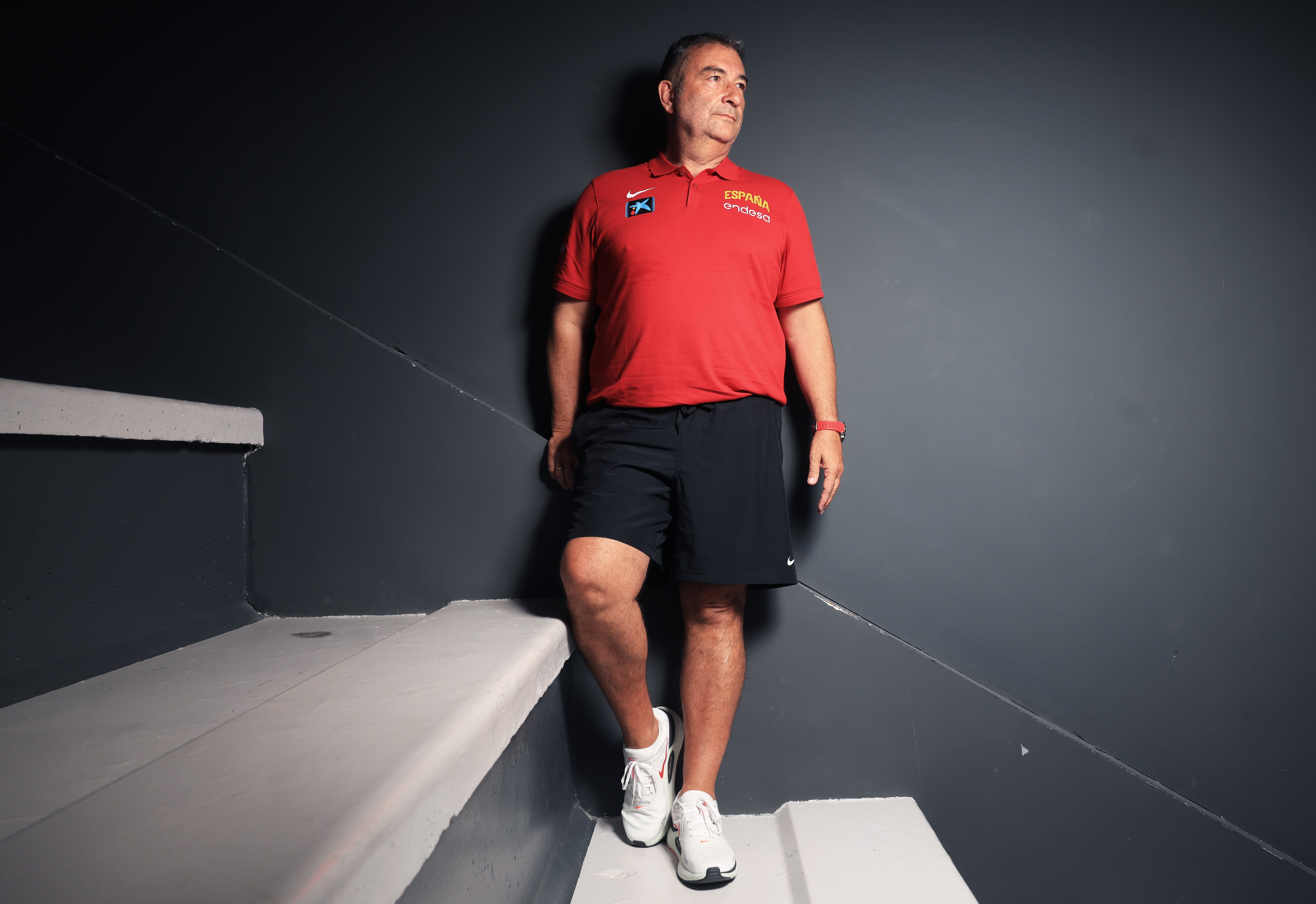 Miguel Méndez antes de un entrenamiento con España.