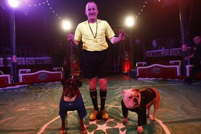 Espectáculo con perros del circo Raluy, ayer en Girona.