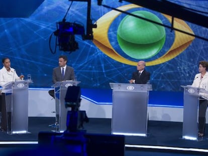 Marina Silva, A&eacute;cio Neves, o jornalista Boechat e Dilma Rousseff no debate da Band.