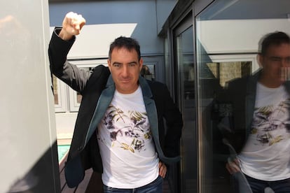 "La casa de papel' traslada a los espectadores un sentimiento de decepción hacia los gobiernos centrales y los bancos y retrata el deterioro del capitalismo, algo que evidentemente está calando", señala el creador de la serie, Álex Pina.