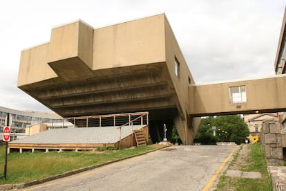 Begrish Hall, de Marcel Breuer, en el campus del Bronx Community College. |