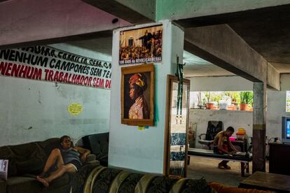 Hay casos de okupaciones muy bien preparadas y organizadas, lideradas por movimiento sociales, como en Vito Gianotti, en la zona de Santo Cristo. El edificio se okupó hace dos años en una iniciativa conjunta de la Unión Nacional para la Vivienda Social y el Movimiento de Lucha en los Barrios y las Favelas.