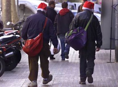 Los sindicatos temen que la caída de contratos navideños se traduzca en jornadas más largas y agotadoras para los indefinidos.