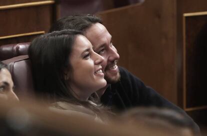 Irene Montero y Pablo Iglesias, en un pleno del Congreso. 