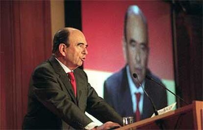 Emilio Botín, durante una rueda de prensa en 2002.