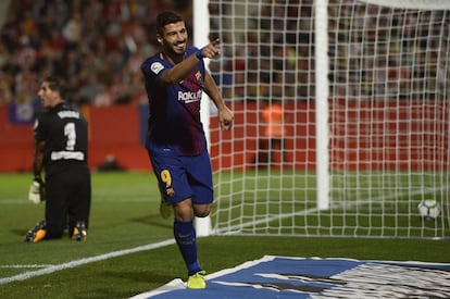 Luis Suárez, celebra el tercer gol del Barcelona.