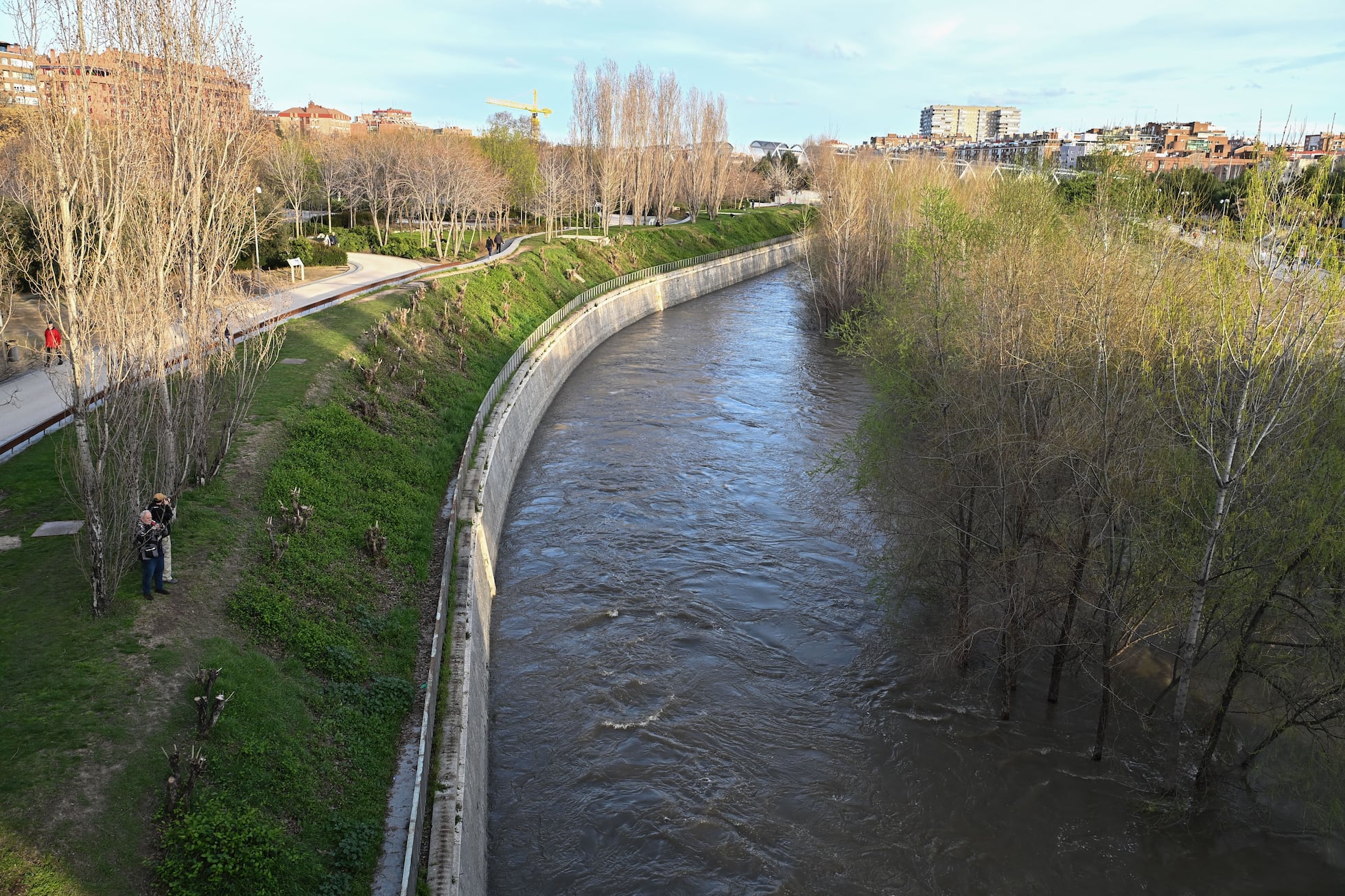 Madrid pide precaución máxima en la zona del río Manzanares por riesgo ...