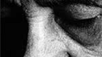 Primer plano de un anciano