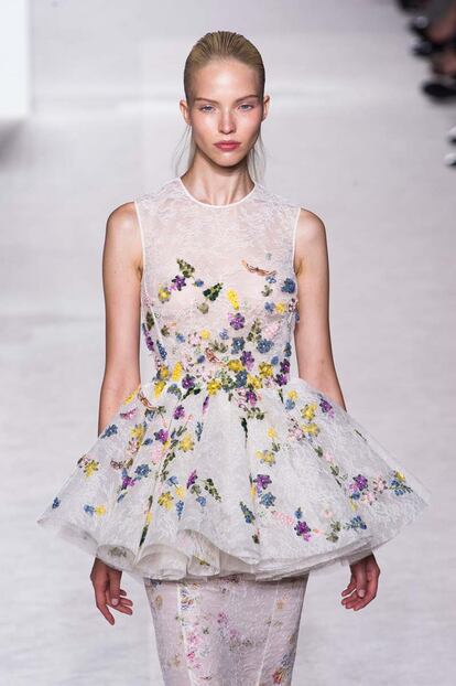 El delicado jardin de Giambattista Valli