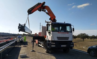 Trabajos del AVE en el entorno de Carmonita (Badajoz).