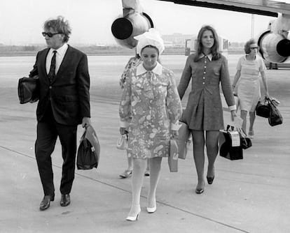 Galella se graduó en fotoperiodismo en 1958 en la Escuela de Arte y Diseño de Los Angeles, ciudad donde entró en contacto con el 'star system'. Los primeros famosos a los que se dedicó a perseguir oficialmente fue a Liz Taylor y Richard Burton quien eran la pareja de moda en la época, debido al furor que había generado 'Cleopatra'. (Photo by Ron Galella, Ltd./Ron Galella Collection via Getty Images)