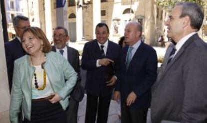 Los empresarios con los consejeros Buch y Bonig en Alicante.